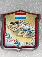 Blikken Speldje Tokyo 1964 - Atletiek, Verzamelen, Speldjes, Pins en Buttons, Verzenden, Gebruikt, Sport, Speldje of Pin
