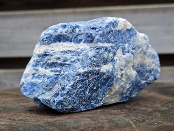Mooie ruwe sodaliet 699 gram beschikbaar voor biedingen