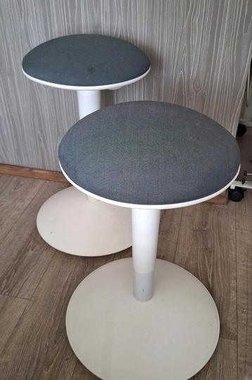 2 stuks Ikea Nilserik zit sta kruk. Wit, grijs blauw. Set beschikbaar voor biedingen