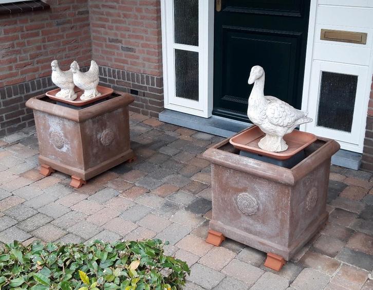 Tuindecoratie terracotta bloembakken en stenen beelden, Tuin en Terras, Tuinbeelden, Gebruikt, Overige typen, Overige materialen