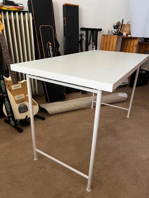 IKEA White Desk (120 x 60 x 73 cm), Huis en Inrichting, Bureaus, Zo goed als nieuw, Ophalen of Verzenden