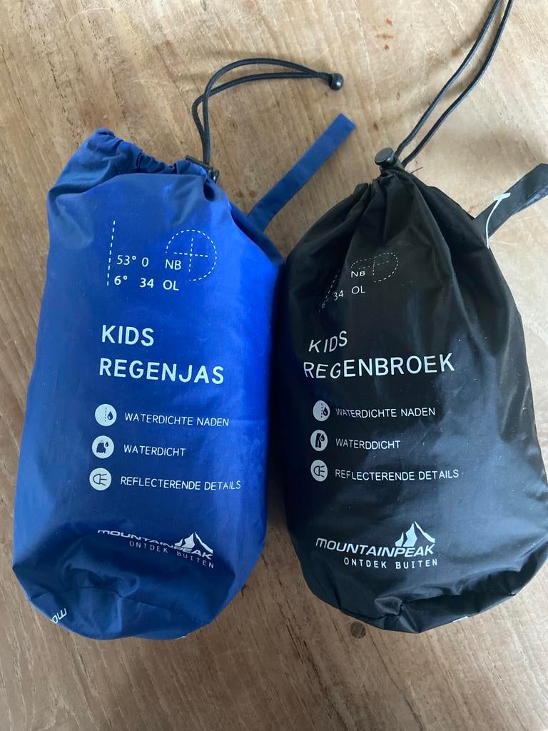 Mountainpeak Regenjas + Regenbroek Maat 140, Kinderen en Baby's, Kinderkleding | Maat 140, Ophalen of Verzenden, Zo goed als nieuw