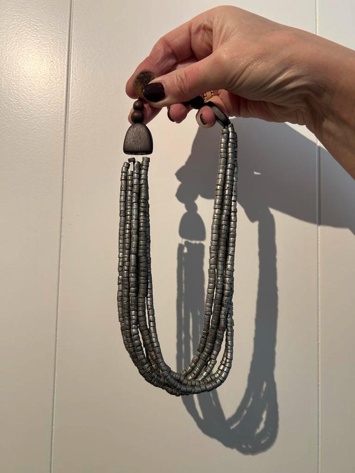 Grijze Kralenketting - Statement Ketting, Sieraden, Tassen en Uiterlijk, Kettingen, Zo goed als nieuw, Overige materialen, Grijs