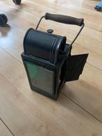 Carbid lamp met groen en rood glas, Ophalen