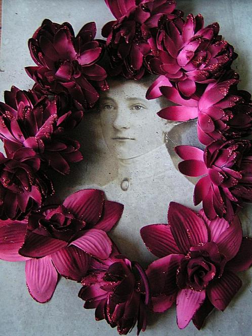 10 broches kunstbloemen haarversieringen nr EE 1129, Sieraden, Tassen en Uiterlijk, Broches, Nieuw, Overige materialen, Overige kleuren