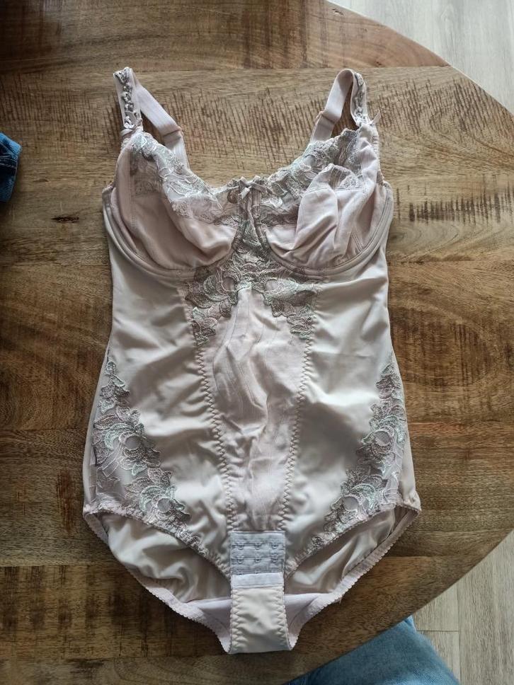 Prima donna body deauville 80 D ZGAN beige 80D, Kleding | Dames, Ondergoed en Lingerie, Body of Korset, Beige, Ophalen of Verzenden