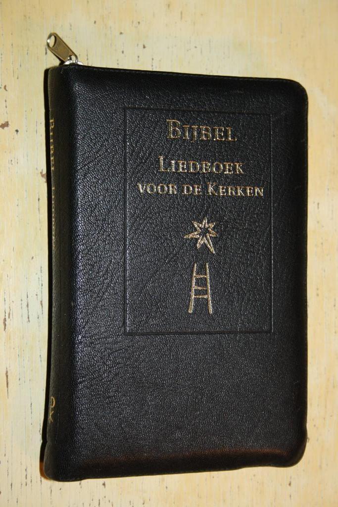 Bijbel Liedboek Zwart leer goudsnee rits duimgrepen NBV, Boeken, Godsdienst en Theologie, Gelezen, Ophalen of Verzenden