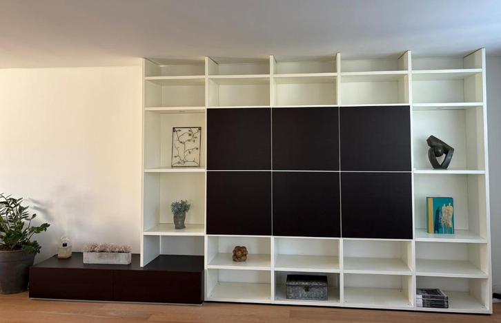 Poliform wandkast Wall to Wall, Huis en Inrichting, Kasten | Wandmeubels, Zo goed als nieuw, 200 cm of meer, 300 cm of meer, 25 tot 50 cm