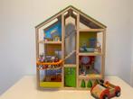 Hape poppenhuis met auto, babykamer en poppetjes, Kinderen en Baby's, Speelgoed | Poppenhuizen, Ophalen, Gebruikt, Poppenhuis