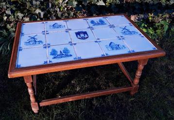 Eiken bijzet tafel met oude handgeverfde tegels (keramisch)