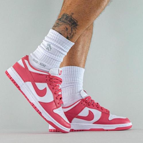 Nike dunk low Archeo Pink / roze (w) 36,5 37,5 en 40,5, Kleding | Dames, Schoenen, Nieuw, Sneakers of Gympen, Roze, Ophalen of Verzenden