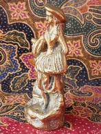 Zwaar antiek beeldje uit Engeland van een meisje 9,8 cm., Antiek en Kunst, Antiek | Koper en Brons, Ophalen of Verzenden, Koper