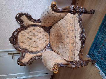 2 Fauteuils in Victoriaanse stijl beschikbaar voor biedingen
