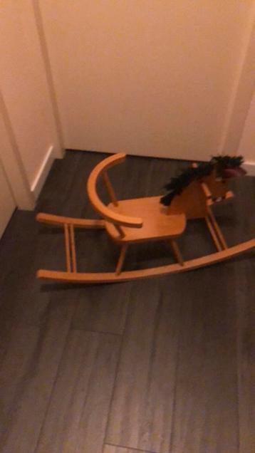 Hobbelpaard beschikbaar voor biedingen