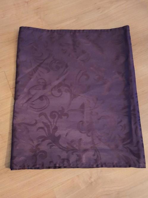 Paarse Polyester Tafelloper van Skanne (150 x 45 cm), Huis en Inrichting, Tafelkleden, Zo goed als nieuw, Rechthoek, Binnen, Buiten