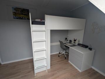 hoogslaper met bureau  beschikbaar voor biedingen