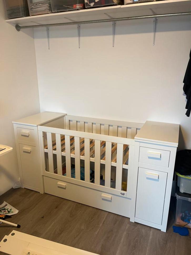 Wit mee groei Ledikant met Opbergruimte, Kinderen en Baby's, Babywiegjes en Ledikanten, Zo goed als nieuw, Ledikant, Ophalen