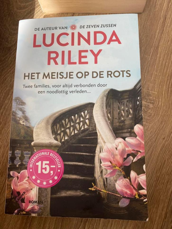 Lucinda Riley - Het meisje op de rots, Boeken, Literatuur, Zo goed als nieuw, Ophalen of Verzenden