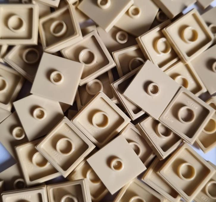Lego 2x2 modified tile (jumper), Tan (per 100), Kinderen en Baby's, Speelgoed | Duplo en Lego, Nieuw, Lego, Losse stenen, Verzenden