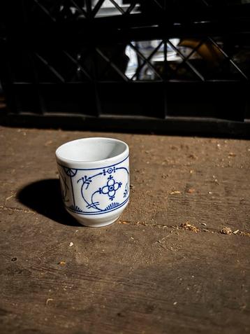 Blauw Saks Eierdopje beschikbaar voor biedingen