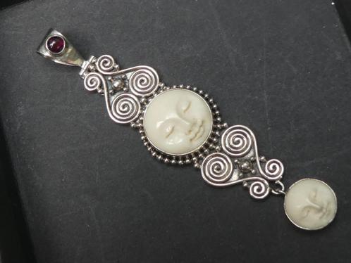 Langwerpige zilveren hanger met gezichtjes, Sieraden, Tassen en Uiterlijk, Kettinghangers, Zo goed als nieuw, Zilver, Zilver, Overige voorstellingen