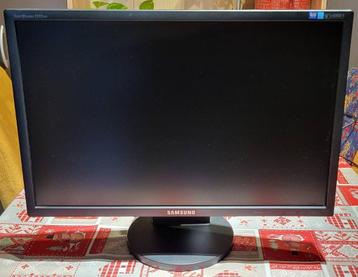 22 inch Samsung Syncmaster 2243BW Zwart + dvi/vga kabels. beschikbaar voor biedingen