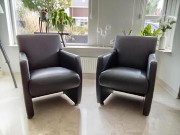 leren stoeltjes op wieltjes beschikbaar voor biedingen