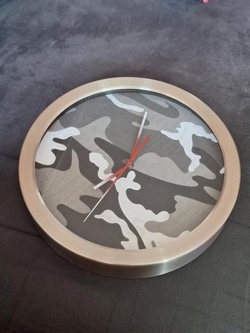 Evora Klok Gecamoufleerd (25 cm) beschikbaar voor biedingen
