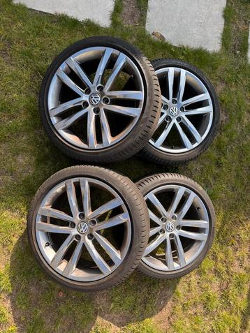 4 gebruikte zomerbanden Pirelli Cinturato P7 225/45 R18 beschikbaar voor biedingen
