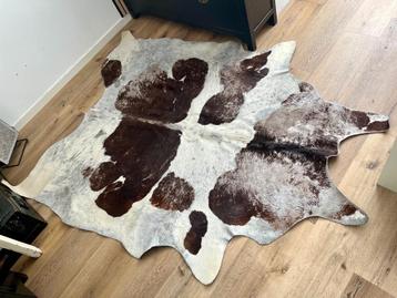 Koeienhuid kleed beschikbaar voor biedingen