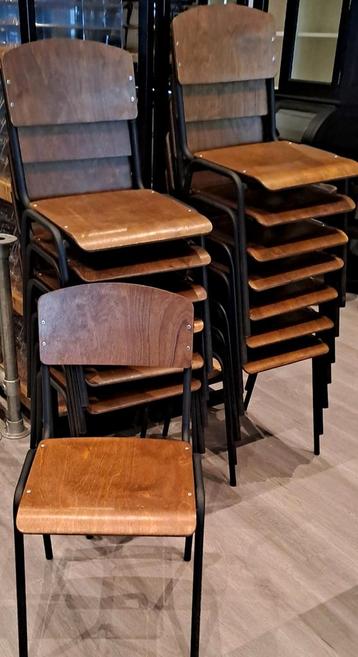 16x Vintage/Horeca Stoelen/Schoolstoelen/Stapelbaar  beschikbaar voor biedingen