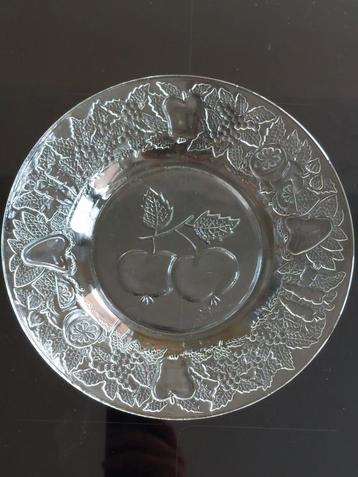 FNG Indonesia bord met appels en fruit 23 cm beschikbaar voor biedingen