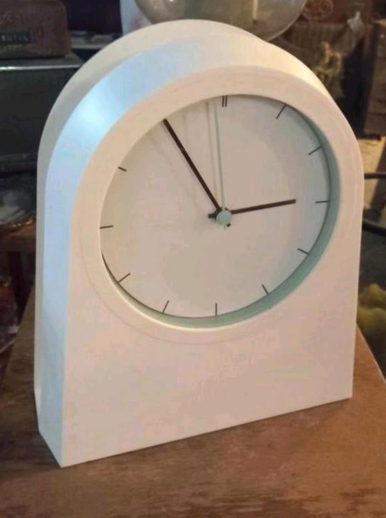 Vintage IKEA Klok poffare - jaren 90 Stijlvol Design!, Ophalen of Verzenden, Zo goed als nieuw, Analoog, Wekker of Tafelklok