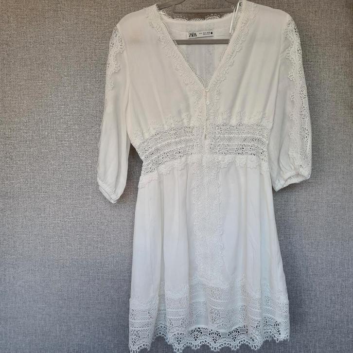Witte kante jurk van de Zara., Kleding | Dames, Jurken, Gedragen, Wit, Boven de knie, Verzenden