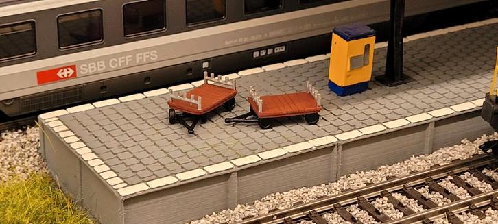Perron bagagekarretje (04), Hobby en Vrije tijd, Modeltreinen | H0, Nieuw, Brug, Tunnel of Gebouw, Gelijkstroom of Wisselstroom