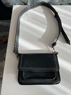 Zwarte Schoudertas met Studs, Sieraden, Tassen en Uiterlijk, Tassen | Damestassen, Ophalen of Verzenden, Gebruikt, Zwart, Schoudertasje
