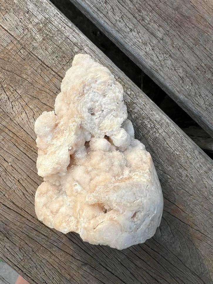 Aragoniet sculptuur 275 gram, Verzamelen, Mineralen en Fossielen, Mineraal, Ophalen of Verzenden