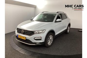 Volkswagen T-Roc 1.0 TSI Style | Verwacht | Trekhaak | Navi  beschikbaar voor biedingen