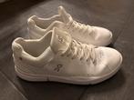 On The Roger Advantage Sneakers - Maat 45, Ophalen of Verzenden, Zo goed als nieuw, Wit, Sneakers of Gympen