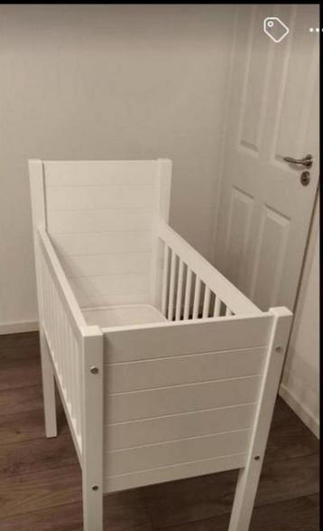 Prenatal wieg met matras, wiegje heel erg netjes!  beschikbaar voor biedingen