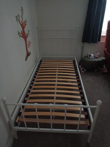 Bed 200x90 beschikbaar voor biedingen