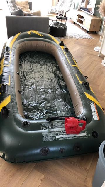 Intex Seahawk 4 + 2 Intex roeispanen beschikbaar voor biedingen