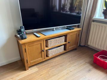 Houten TV-meubel met opbergruimte beschikbaar voor biedingen