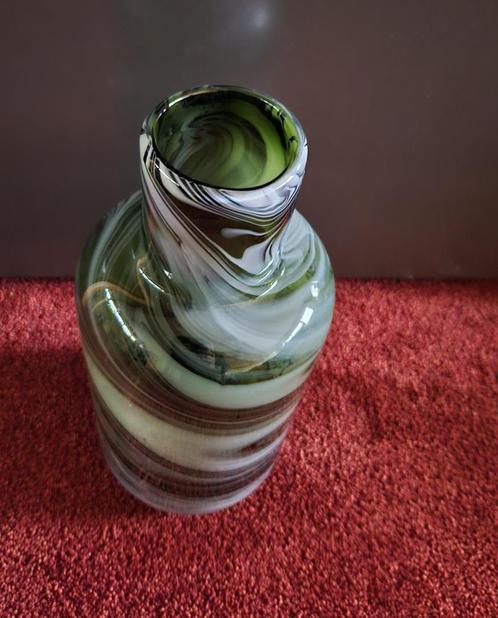 IKEA Lina Vuorivirta wervelvaas groen/wit, Huis en Inrichting, Woonaccessoires | Vazen, Zo goed als nieuw, Groen, Minder dan 50 cm