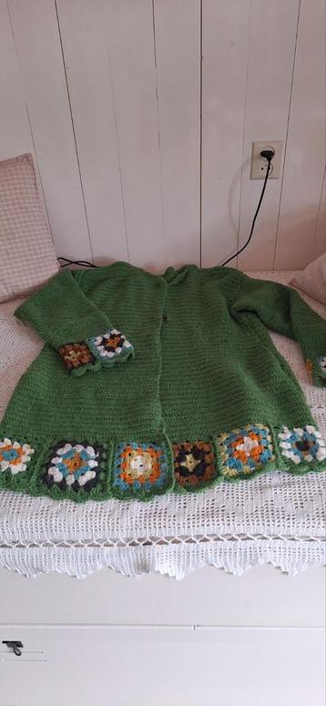 Groene Gehaakte Vest met Granny Squares beschikbaar voor biedingen