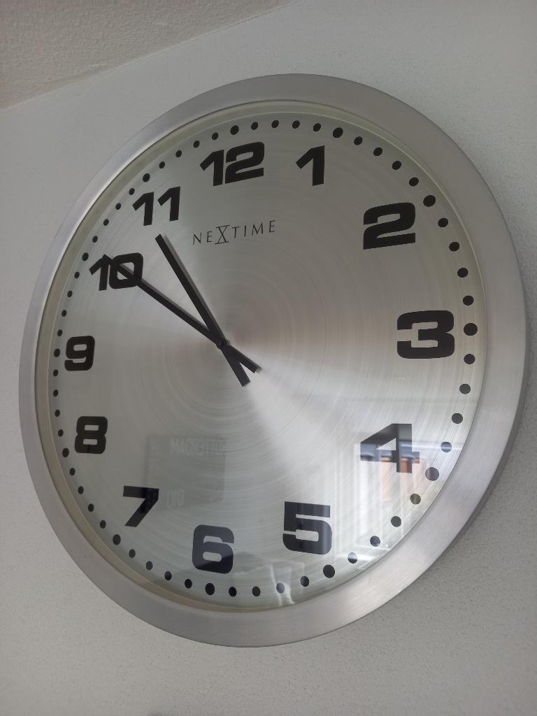 Klok modern aluminium, Ophalen