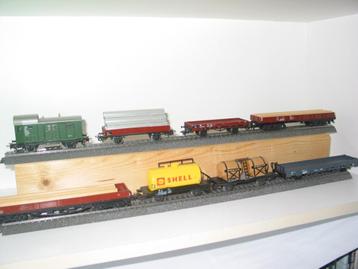 Märklin - 8 x goederenwagons, aantal met lading hout, buizen beschikbaar voor biedingen