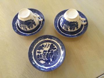 Willow Johnson Bros 2 kopjes met 3 schotels nwstaat  beschikbaar voor biedingen