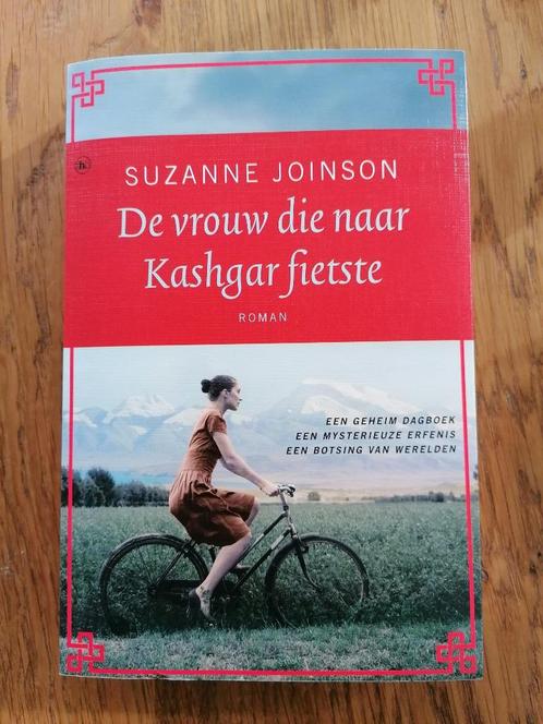 Suzanne Joinson - De vrouw die naar Kashgar fietste (2012)., Boeken, Historische romans, Gelezen, Ophalen of Verzenden