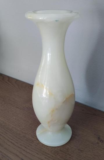 vintage, marmeren vaas. 20cm hoog. 5cm diameter. beschikbaar voor biedingen